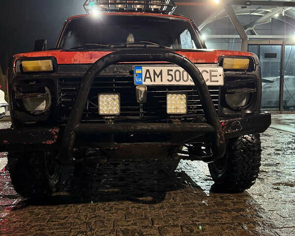 Красный ВАЗ 2121 Нива, объемом двигателя 1.57 л и пробегом 100 тыс. км за 1999 $, фото 9 на Automoto.ua