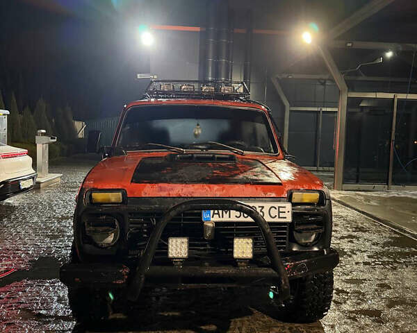 Красный ВАЗ 2121 Нива, объемом двигателя 1.57 л и пробегом 100 тыс. км за 1999 $, фото 2 на Automoto.ua