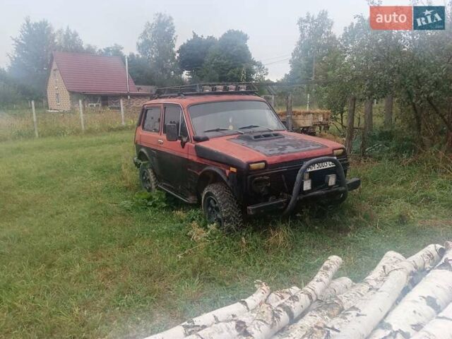 Красный ВАЗ 2121 Нива, объемом двигателя 1.57 л и пробегом 120 тыс. км за 1550 $, фото 5 на Automoto.ua