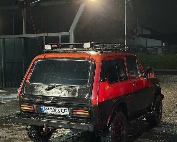 Красный ВАЗ 2121 Нива, объемом двигателя 1.57 л и пробегом 100 тыс. км за 1999 $, фото 1 на Automoto.ua