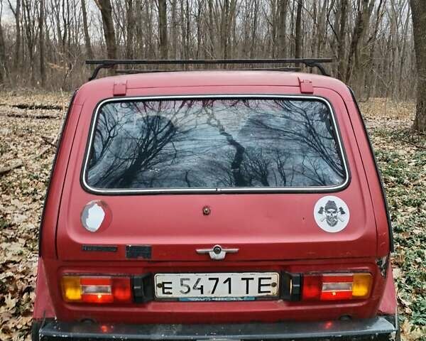 Красный ВАЗ 2121 Нива, объемом двигателя 1.6 л и пробегом 777 тыс. км за 1150 $, фото 9 на Automoto.ua