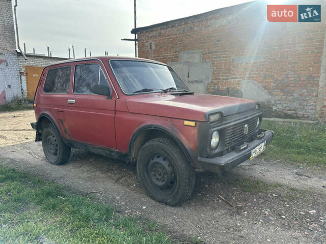 Красный ВАЗ 2121 Нива, объемом двигателя 0 л и пробегом 300 тыс. км за 1699 $, фото 1 на Automoto.ua