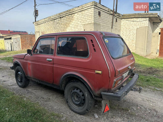 Красный ВАЗ 2121 Нива, объемом двигателя 0 л и пробегом 300 тыс. км за 1699 $, фото 4 на Automoto.ua
