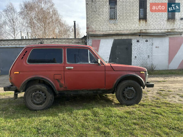 Красный ВАЗ 2121 Нива, объемом двигателя 0 л и пробегом 300 тыс. км за 1699 $, фото 5 на Automoto.ua