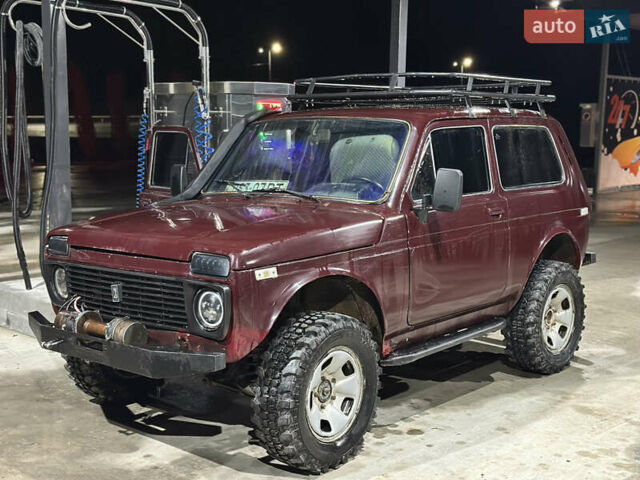 Червоний ВАЗ 2121 Нива, об'ємом двигуна 1.7 л та пробігом 150 тис. км за 2999 $, фото 7 на Automoto.ua