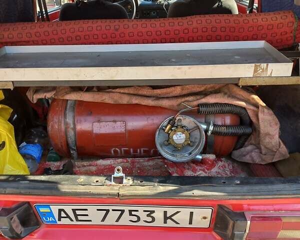 Красный ВАЗ 2121 Нива, объемом двигателя 1.7 л и пробегом 120 тыс. км за 2000 $, фото 2 на Automoto.ua