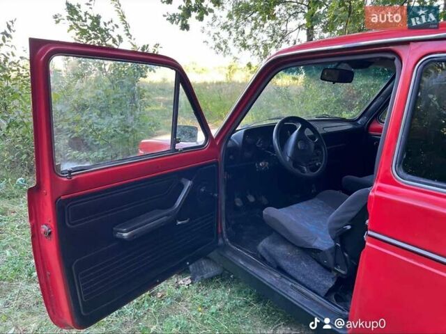 Красный ВАЗ 2121 Нива, объемом двигателя 1.6 л и пробегом 200 тыс. км за 1350 $, фото 10 на Automoto.ua