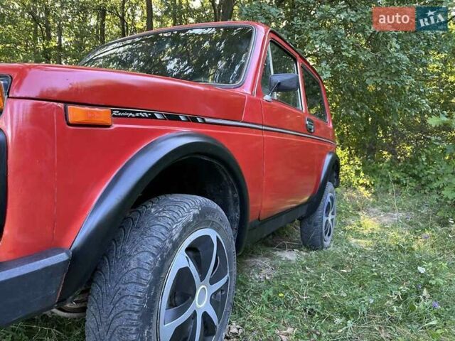 Красный ВАЗ 2121 Нива, объемом двигателя 1.6 л и пробегом 200 тыс. км за 1350 $, фото 2 на Automoto.ua