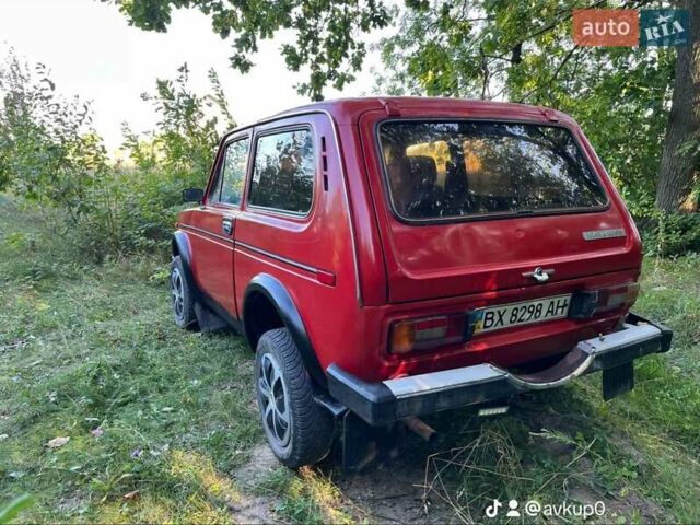 Красный ВАЗ 2121 Нива, объемом двигателя 1.6 л и пробегом 200 тыс. км за 1350 $, фото 1 на Automoto.ua