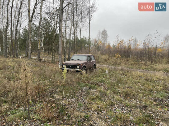 Красный ВАЗ 2121 Нива, объемом двигателя 1.57 л и пробегом 250 тыс. км за 1300 $, фото 1 на Automoto.ua