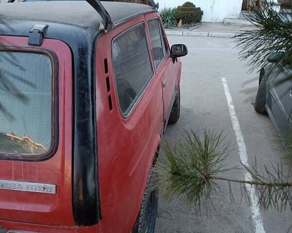 Красный ВАЗ 2121 Нива, объемом двигателя 0 л и пробегом 320 тыс. км за 1500 $, фото 5 на Automoto.ua