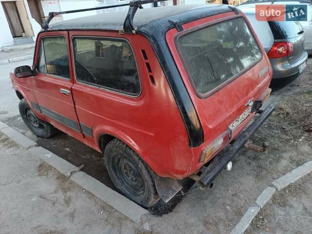 Красный ВАЗ 2121 Нива, объемом двигателя 0 л и пробегом 320 тыс. км за 1500 $, фото 3 на Automoto.ua