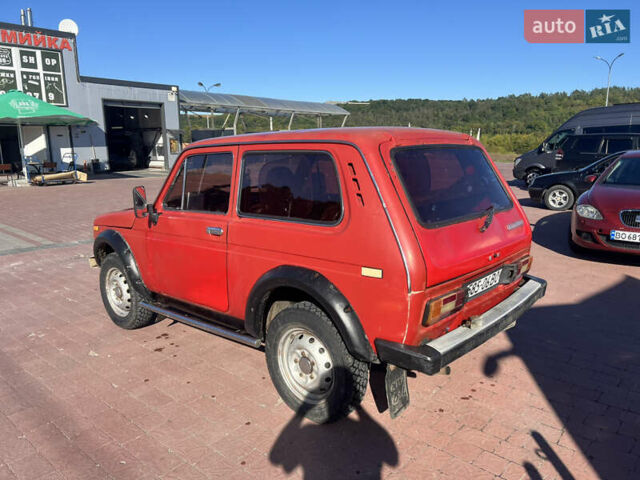 Красный ВАЗ 2121 Нива, объемом двигателя 1.6 л и пробегом 13 тыс. км за 1600 $, фото 2 на Automoto.ua