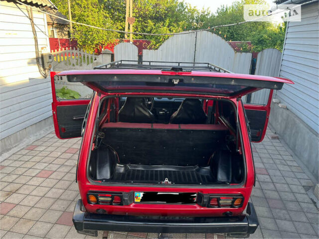 Красный ВАЗ 2121 Нива, объемом двигателя 1.6 л и пробегом 90 тыс. км за 3200 $, фото 2 на Automoto.ua