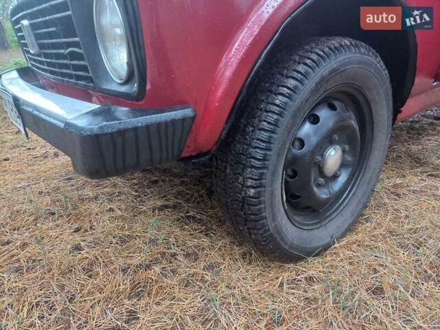 Красный ВАЗ 2121 Нива, объемом двигателя 1.58 л и пробегом 144 тыс. км за 1550 $, фото 3 на Automoto.ua