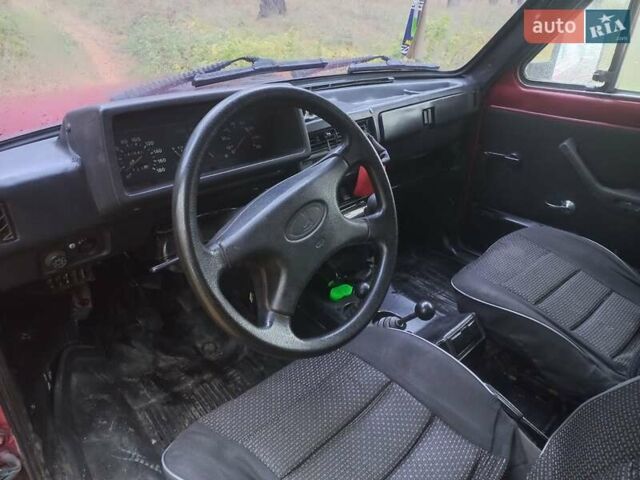 Красный ВАЗ 2121 Нива, объемом двигателя 1.58 л и пробегом 144 тыс. км за 1550 $, фото 1 на Automoto.ua