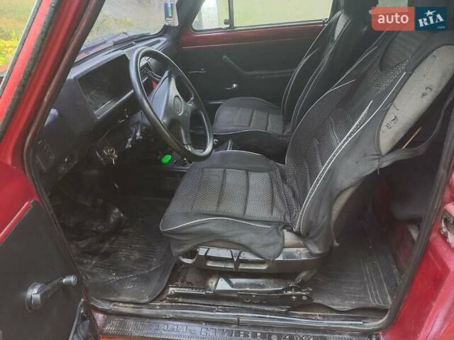 Красный ВАЗ 2121 Нива, объемом двигателя 1.58 л и пробегом 144 тыс. км за 1550 $, фото 2 на Automoto.ua