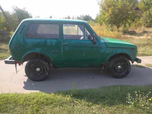 Красный ВАЗ 2121, объемом двигателя 0 л и пробегом 200 тыс. км за 900 $, фото 2 на Automoto.ua