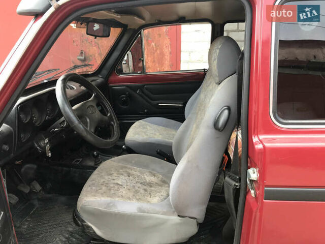 Красный ВАЗ 2121 Нива, объемом двигателя 1.58 л и пробегом 107 тыс. км за 2400 $, фото 5 на Automoto.ua