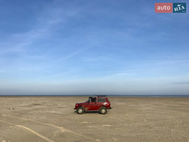 Красный ВАЗ 2121 Нива, объемом двигателя 1.58 л и пробегом 107 тыс. км за 2400 $, фото 19 на Automoto.ua