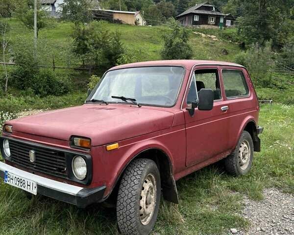 Красный ВАЗ 2121 Нива, объемом двигателя 1.59 л и пробегом 100 тыс. км за 1850 $, фото 1 на Automoto.ua