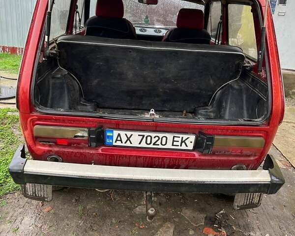 Красный ВАЗ 2121 Нива, объемом двигателя 1.6 л и пробегом 100 тыс. км за 2497 $, фото 4 на Automoto.ua