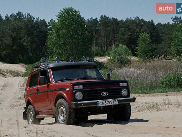 Красный ВАЗ 2121 Нива, объемом двигателя 1.58 л и пробегом 107 тыс. км за 2400 $, фото 15 на Automoto.ua
