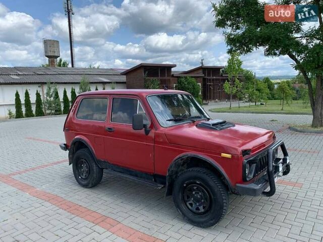 Красный ВАЗ 2121 Нива, объемом двигателя 1.6 л и пробегом 60 тыс. км за 2500 $, фото 1 на Automoto.ua
