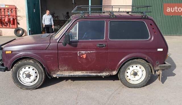 Красный ВАЗ 2121 Нива, объемом двигателя 1.6 л и пробегом 270 тыс. км за 1400 $, фото 2 на Automoto.ua