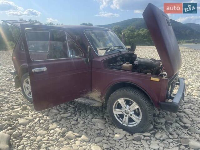 Красный ВАЗ 2121 Нива, объемом двигателя 1.6 л и пробегом 332 тыс. км за 2095 $, фото 7 на Automoto.ua