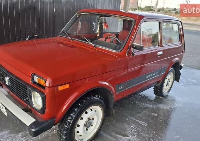 Красный ВАЗ 2121 Нива, объемом двигателя 1.57 л и пробегом 109 тыс. км за 2500 $, фото 2 на Automoto.ua