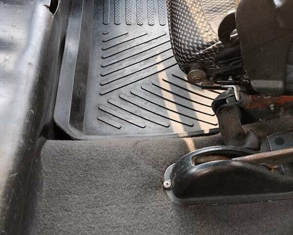 Красный ВАЗ 2121 Нива, объемом двигателя 1.6 л и пробегом 100 тыс. км за 2500 $, фото 4 на Automoto.ua