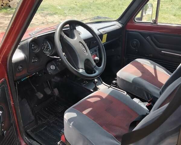 Красный ВАЗ 2121 Нива, объемом двигателя 1.57 л и пробегом 72 тыс. км за 1700 $, фото 2 на Automoto.ua