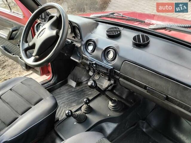 Красный ВАЗ 2121 Нива, объемом двигателя 1.6 л и пробегом 100 тыс. км за 2500 $, фото 18 на Automoto.ua