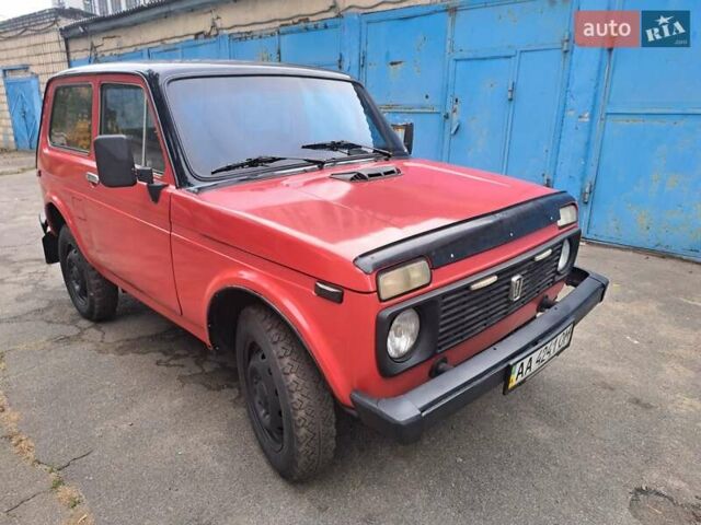 Красный ВАЗ 2121 Нива, объемом двигателя 1.6 л и пробегом 100 тыс. км за 2200 $, фото 2 на Automoto.ua