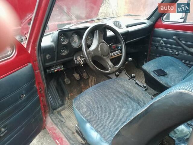 Красный ВАЗ 2121 Нива, объемом двигателя 0.11 л и пробегом 43 тыс. км за 2000 $, фото 6 на Automoto.ua