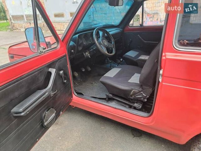 Красный ВАЗ 2121 Нива, объемом двигателя 1.6 л и пробегом 100 тыс. км за 2200 $, фото 1 на Automoto.ua
