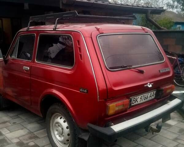 Красный ВАЗ 2121 Нива, объемом двигателя 1.57 л и пробегом 2 тыс. км за 2200 $, фото 1 на Automoto.ua