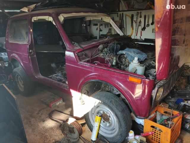 Красный ВАЗ 2121 Нива, объемом двигателя 0 л и пробегом 62 тыс. км за 1600 $, фото 2 на Automoto.ua