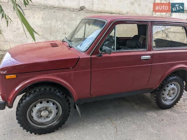 Красный ВАЗ 2121 Нива, объемом двигателя 1.7 л и пробегом 208 тыс. км за 2600 $, фото 4 на Automoto.ua