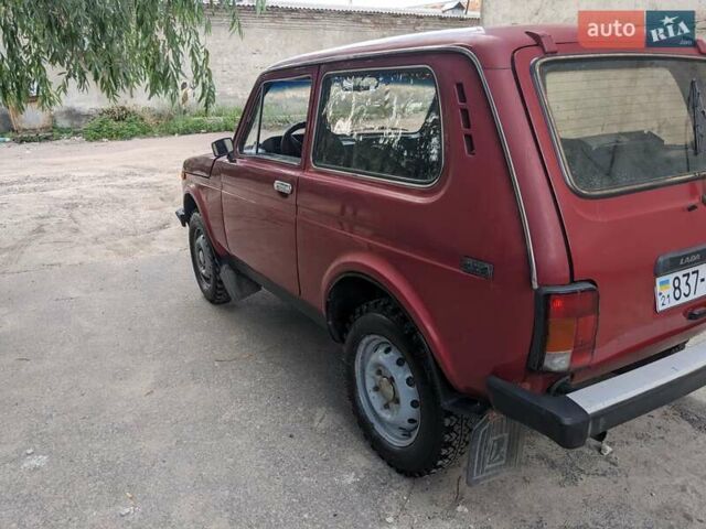 Красный ВАЗ 2121 Нива, объемом двигателя 1.7 л и пробегом 208 тыс. км за 2600 $, фото 3 на Automoto.ua