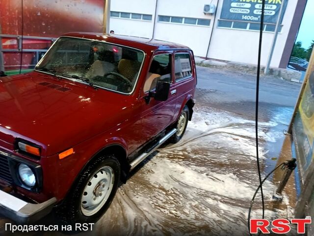 Красный ВАЗ 2121 Нива, объемом двигателя 1.6 л и пробегом 70 тыс. км за 4500 $, фото 1 на Automoto.ua