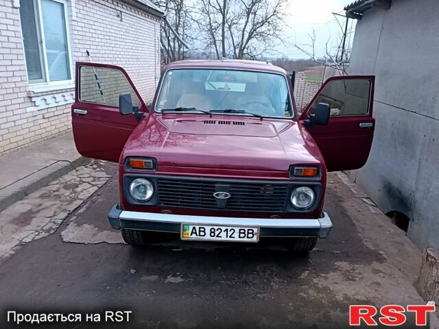 Красный ВАЗ 2121 Нива, объемом двигателя 1.6 л и пробегом 70 тыс. км за 4500 $, фото 8 на Automoto.ua