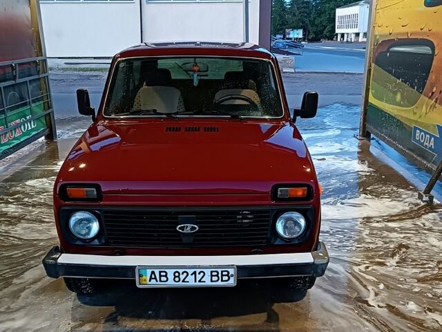 Красный ВАЗ 2121 Нива, объемом двигателя 1.6 л и пробегом 70 тыс. км за 4500 $, фото 2 на Automoto.ua