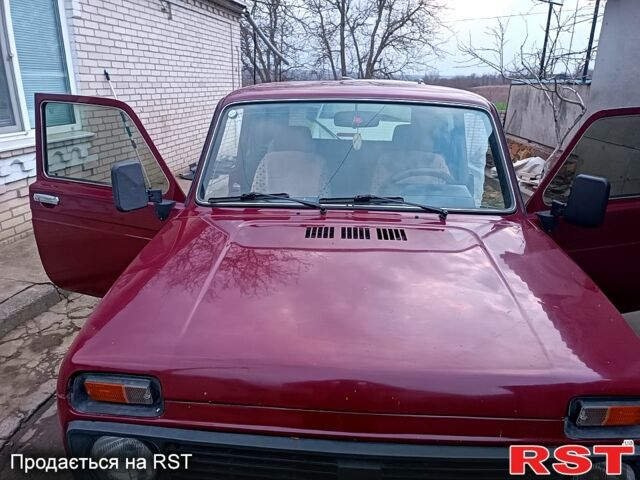 Красный ВАЗ 2121 Нива, объемом двигателя 1.6 л и пробегом 70 тыс. км за 4500 $, фото 7 на Automoto.ua