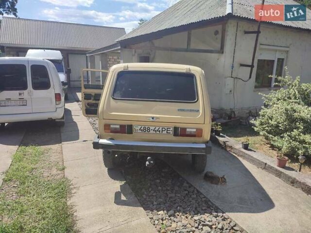 Желтый ВАЗ 2121 Нива, объемом двигателя 0 л и пробегом 225 тыс. км за 2000 $, фото 2 на Automoto.ua