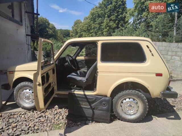 Желтый ВАЗ 2121 Нива, объемом двигателя 0 л и пробегом 225 тыс. км за 2000 $, фото 3 на Automoto.ua