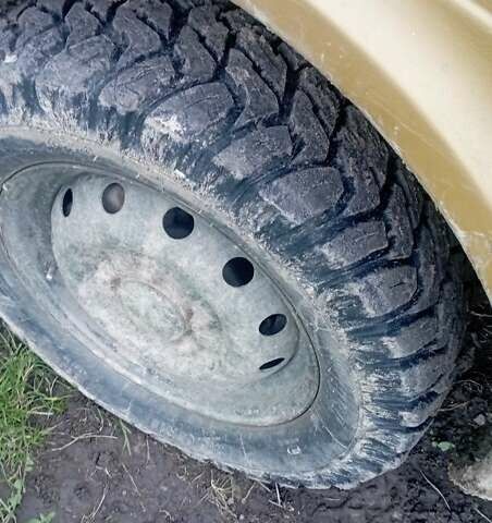 Желтый ВАЗ 2121 Нива, объемом двигателя 1.6 л и пробегом 200 тыс. км за 2100 $, фото 3 на Automoto.ua