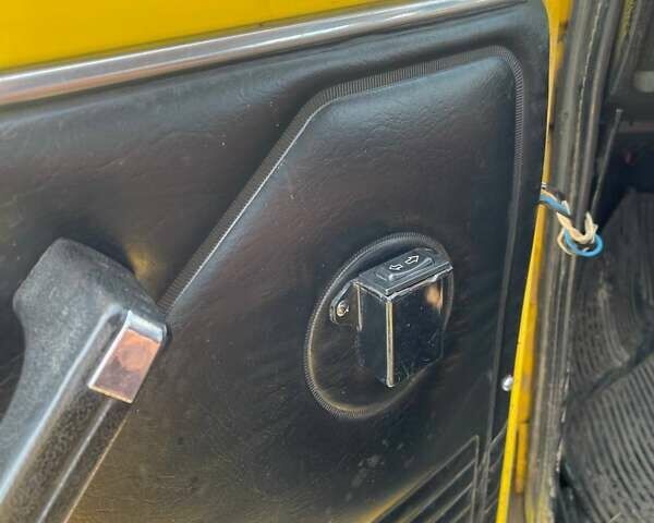 Желтый ВАЗ 2121 Нива, объемом двигателя 1.6 л и пробегом 40 тыс. км за 2290 $, фото 10 на Automoto.ua