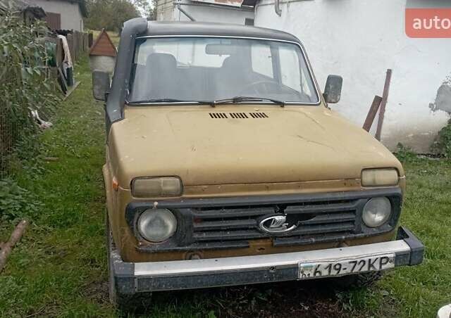 Желтый ВАЗ 2121 Нива, объемом двигателя 1.6 л и пробегом 200 тыс. км за 2100 $, фото 1 на Automoto.ua